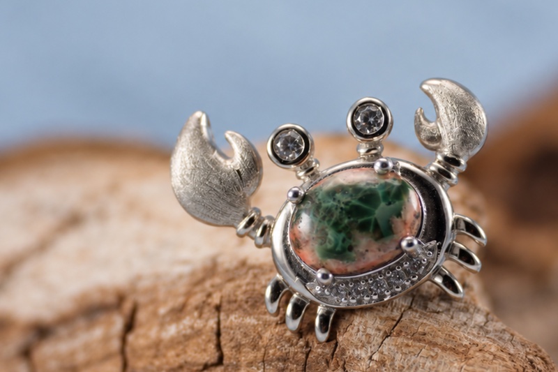 Crab pendant